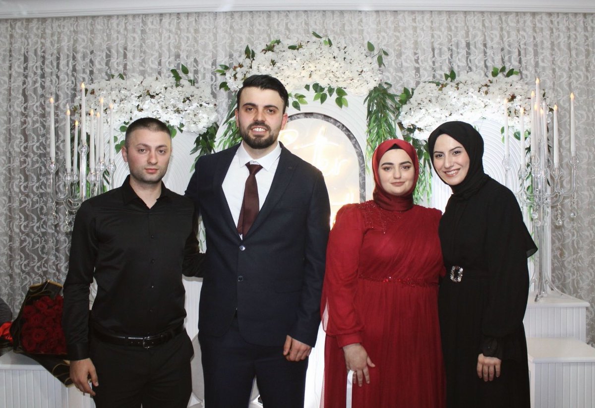 selinaypc's tweet photo. Beraber ağladığımız günlerde biri bize 1 ay arayla sevdiğimiz insanlara kavuşacağımızı söylese inanmazdık, bizim ağladığımız onca gece meğerse hayat bize en güzellerini hazırlıyormuş 🥹🩷 
Battal ve Bayraktar ailesi gururla sunar 🤜🏻🤛🏻
@zeynephzll https://t.co/hj3VHJS9M7