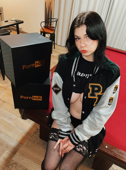 Just wanna say thank you for helping us (@tinybeyx &amp; i) hit 50K , we&rsquo;re already 12,000 subs away from<a class="tags" target="_blank" title="On Twitter" href="/?out=eyJ0eXAiOiJKV1QiLCJhbGciOiJIUzUxMiJ9.eyJpYXQiOjE3MjExNTM4MzYsImlzcyI6InR3cG9ybnN0YXJzLmNvbSIsIm5iZiI6MTcyMTE1MzgzNiwiZXhwIjoxNzUyNjg5ODM2LCJyZWRpcmVjdF91cmwiOiJodHRwczovL3R3aXR0ZXIuY29tL3RpbnliZXl4In0.lnDBe3CMheKBNdwGlAGaP4nkzRUOF47t3xsvTPysScYXyDNLIXHk19opLWToRJK5UwjhAFL4VZCxvklxnMDHZQ">@tinybeyx</a><a href="/tag/mvsales"class="tags"><span>#mvsales</span></a>