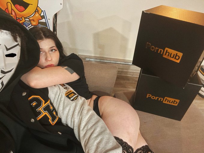 Just wanna say thank you for helping us (@tinybeyx &amp; i) hit 50K , we&rsquo;re already 12,000 subs away from<a class="tags" target="_blank" title="On Twitter" href="/?out=eyJ0eXAiOiJKV1QiLCJhbGciOiJIUzUxMiJ9.eyJpYXQiOjE3MjExNTM4MzYsImlzcyI6InR3cG9ybnN0YXJzLmNvbSIsIm5iZiI6MTcyMTE1MzgzNiwiZXhwIjoxNzUyNjg5ODM2LCJyZWRpcmVjdF91cmwiOiJodHRwczovL3R3aXR0ZXIuY29tL3RpbnliZXl4In0.lnDBe3CMheKBNdwGlAGaP4nkzRUOF47t3xsvTPysScYXyDNLIXHk19opLWToRJK5UwjhAFL4VZCxvklxnMDHZQ">@tinybeyx</a><a href="/tag/mvsales"class="tags"><span>#mvsales</span></a>