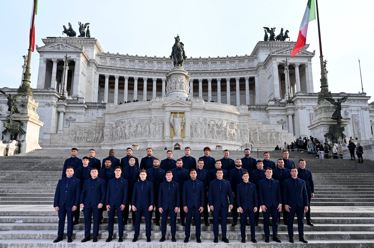I nostri #Azzurri nel cuore di Roma 💙 

#Italrugby #GM6N 
#insieme #rugbypassioneitaliana