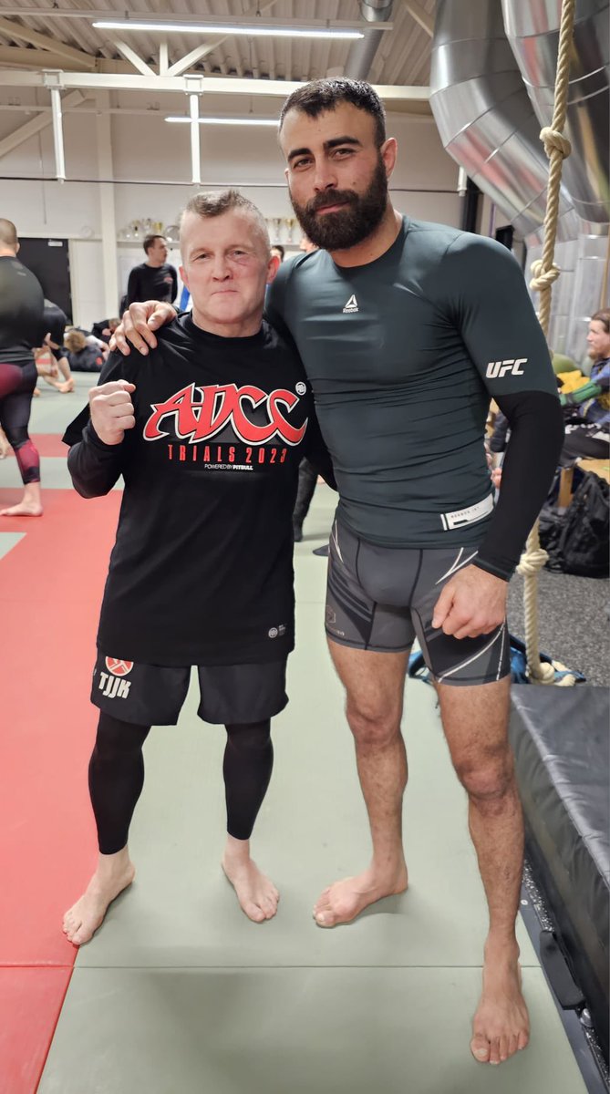 Kauppi Sports Centerin tatamilla kävi jälkeen kovatasoinen vieras, kun yksi Suomen nimekkäimmistä vapaaottelioista, Makwan Amirkhani poikkesi Tampereen Ju-Jutsukoululla. 🔥

Kuvassa: Mikko Allinniemi ja Makwan Amirkhani 

#ksc #makwanamirkhani #tampereenjujutsukoulu #tampere