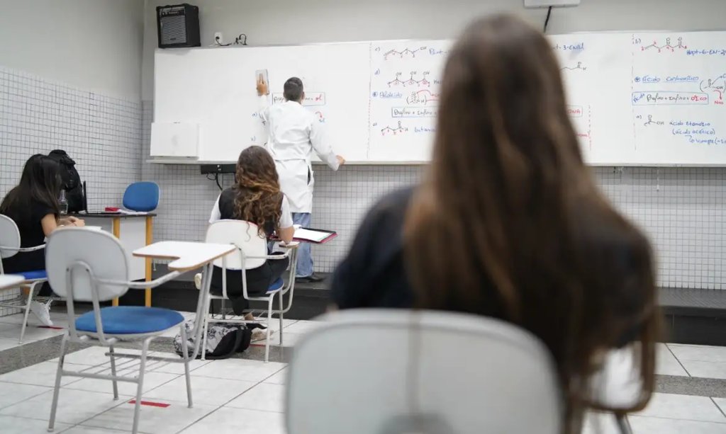 teladobrasil's tweet photo. Programa Pé-de-Meia é bem recebido por estudantes e sociedade civil
Organizações da sociedade civil e estudantes acreditam que o Programa Pé-de-Meia, do governo federal, irá combater a alta evasão escolar no ensino médio.
https://t.co/Q7cBN7FZXz https://t.co/hB9WMhLCCX