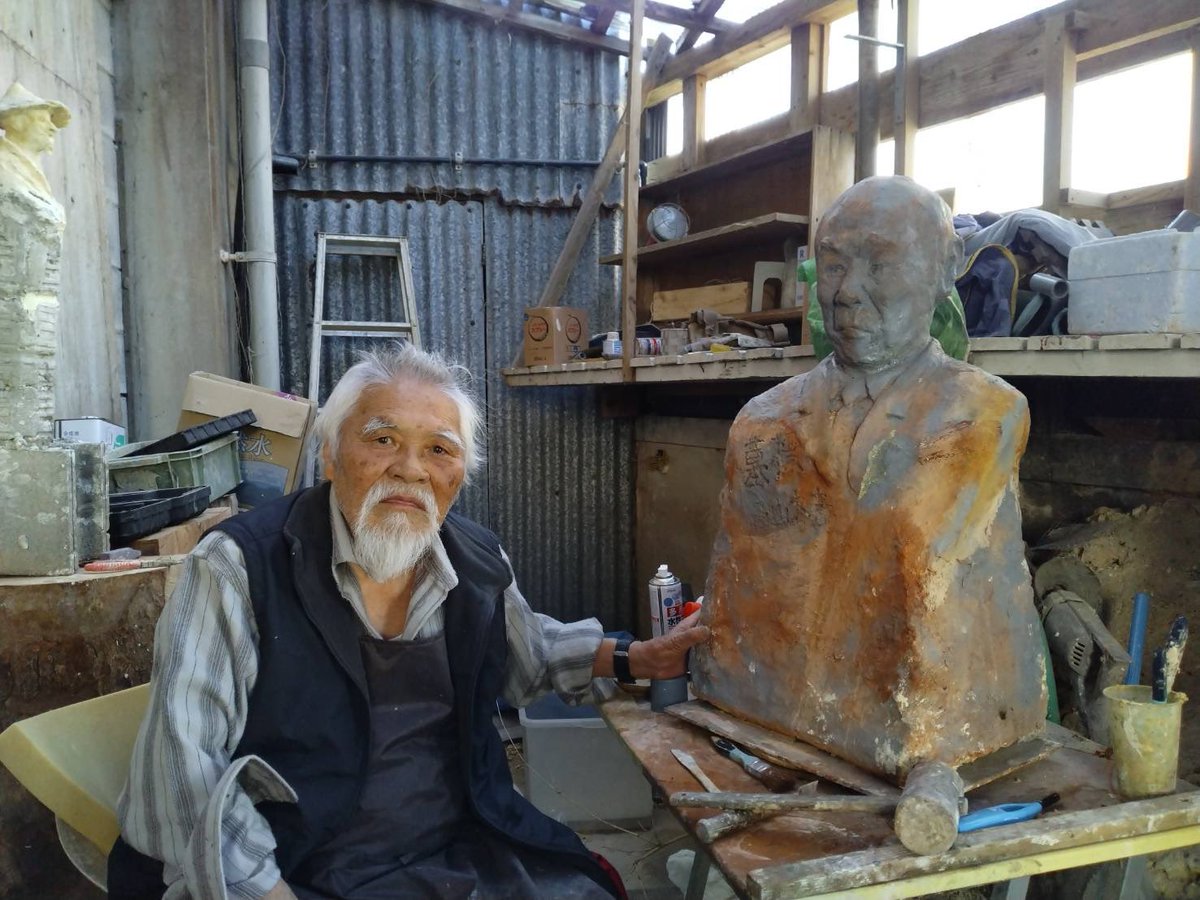 gajumui's tweet photo. 金城実さんから、LINEで届いた画像。沖縄返還密約事件を追い続けた西山太吉像完成の知らせ。 https://t.co/XpnQEjZ52j