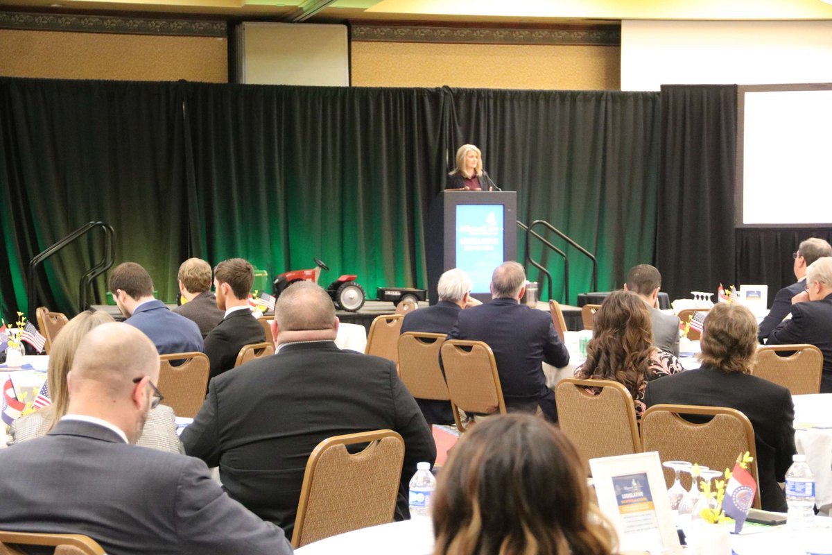 MoAgriculture's tweet image. Director Chinn joined the Missouri Corn team yesterday at their Annual Meeting. 

Our team at MDA loves representing and supporting hard-working crop producing, including #MoCorn members!

#connectMore