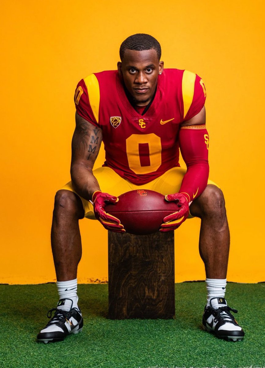 #AGTG Wow!! after a great conversation with @Coach_KMcDonald I am beyond blessed to receive an offer from The University of Southern California!! @GeneralsFootbal @RecruitDHS1 @uscfb @USC_Athletics #FightOn✌️