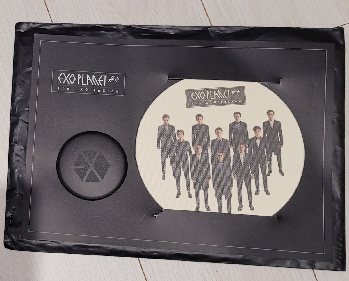 dideh_sheep's tweet photo. 엑소 엑솔루션 콘서트 공식 굿즈 팬클럽 키트 양도
WTS EXO EXO'LUXION CONCERT OFFICIAL GOODS FANCLUB KIT

초대장 + 야광 핀버튼
3,000원
*배송비별도

ㅅㅊ 수호 백현 찬열 디오 카이 세훈 시우민 레이 첸 suho baekhyun chanyeol kyungsoo kai sehun xiumin lay chen https://t.co/OrhFMv8HwO