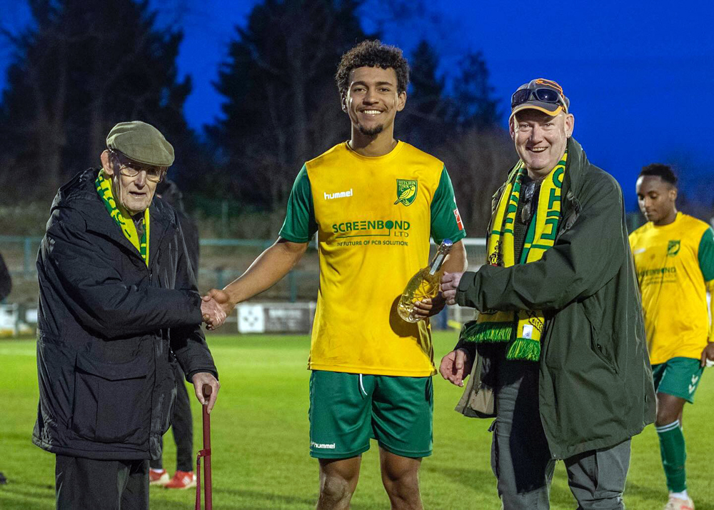 SouthernLeague1's tweet photo. 🍾HITCHIN TOWN | It's a century of appearances for Toby Syme at the Premier Central club. We talk to him about his impressive achievement and turning around the team's current form: https://t.co/CrwspkOhz9

@HitchinTownFC | 📸Hitchin Town FC | #SouthernLeague https://t.co/dnQZqaTiUY