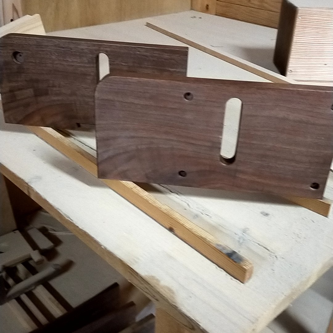 tinymans's tweet photo. ペーパータオルBOXとタオル掛け！完成間近。
オーダー品失敗できないので、集中してる分、疲労感と達成感を同時に味わえます！ https://t.co/WVWYVTMzCs