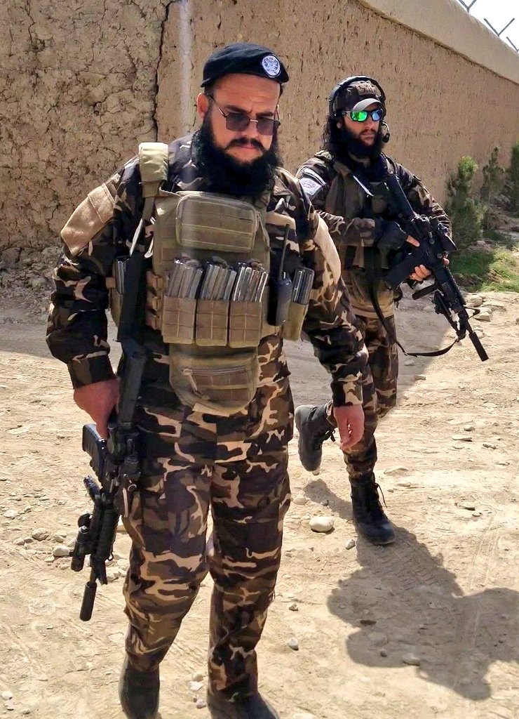 نن به وګورو چې څوک څوک د جنرال مبين سره ولاړ دي.

هر څوک چې مينوال وي انځور يي ريټويټ کړئ!