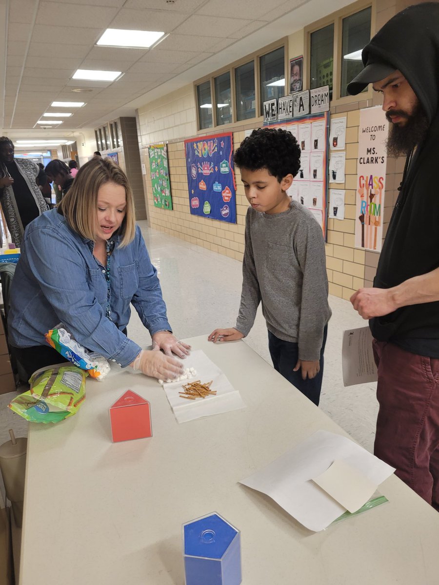 Munching on Math! Garfield Scholars and families had a great time at our Math Night! <a href="/kcpublicschools/">KCPS</a> #KCPSBigRocks