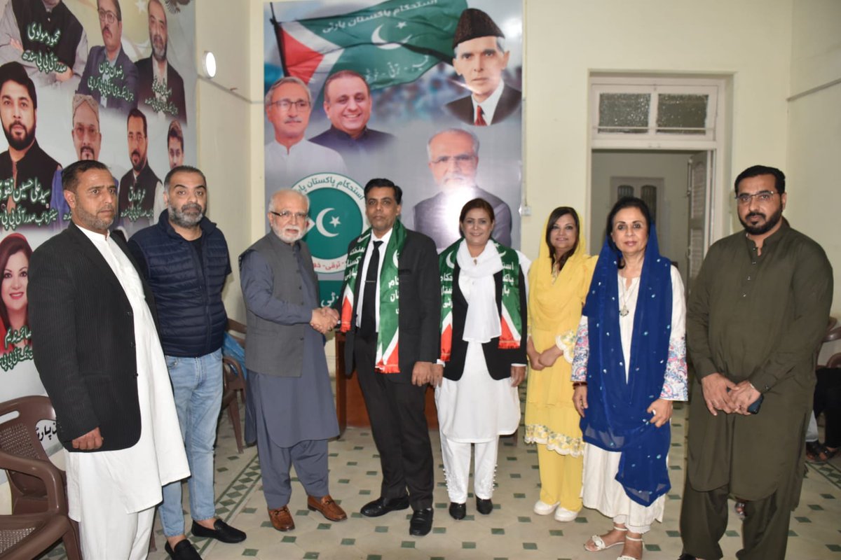 MoulviMahmood's tweet photo. ایڈوکیٹ سیدہ سارہ کنول شاہد نے استحکام پاکستان پارٹی وومن ونگ کراچی میں لیگل سیکریٹری شمولیت اختیار کرلی، آئی پی پی سندھ کے صدر محمود مولوی اور سیما ندیم نے شمولیت کے موقع پر مفلر پہنایا۔

#IstehkamEPakistanParty #IPP #IPPSindh #SyedaSaraKanwal #SymaNadeem #MahmoodMoulvi #Elections2024 #GeneralElections2024 #VoteforEagle