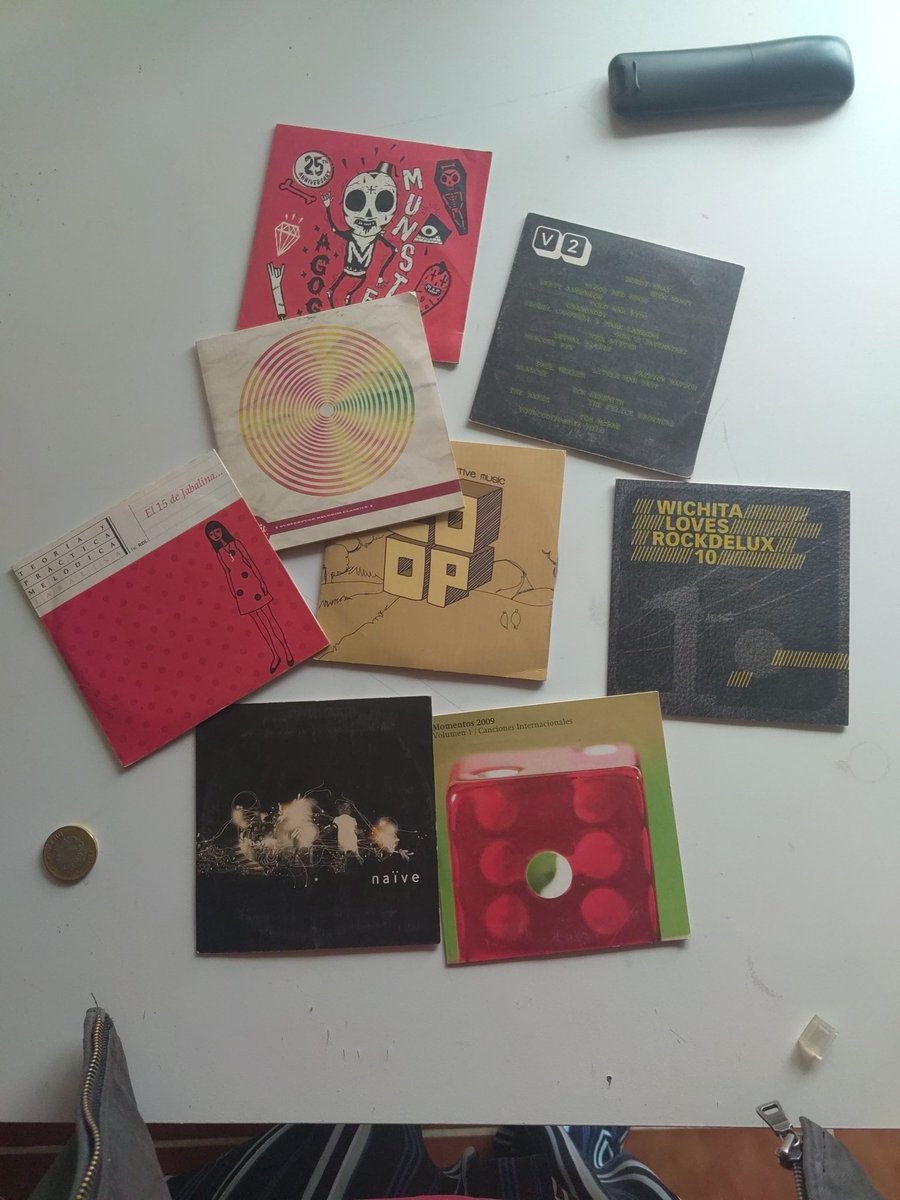 el_rufis's tweet photo. @thesmallestboy @codigo21_radio @SusanaHre @EsKevinVega Papachos me recordaron estos discos todos de rockdelux https://t.co/koj6dlbpbY