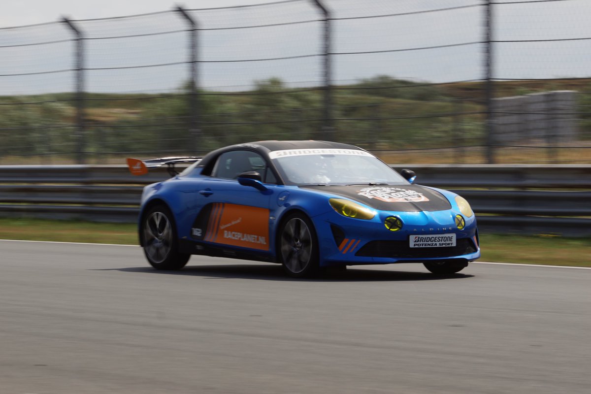 RacePlanet's tweet photo. 𝓒'𝓮𝓼𝓽 𝓶𝓪𝓰𝓷𝓲𝓯𝓲𝓺𝓾𝓮! 💙

Niet alleen is @AlpineCarsFR te vinden in de @F1, maar ook jij kunt gewoon zelf in één van onze Alpines rijden op Circuit Zandvoort tijdens onze dagvullende Race Experiences. 😏

Meer info? ⤵️
https://t.co/9w7WvnLqkM https://t.co/DhkvQImQvZ