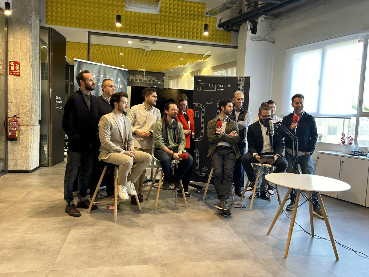 NacionInnovatv's tweet photo. ¡Menudo cierre de programa!💥 

@trenlab potencia unos proyectos muy 🔝 y ya sabéis que #nacióninnovación está aquí para contároslo de la mano de @ChemaNieto 👏🏽 https://t.co/mBkwayclWZ