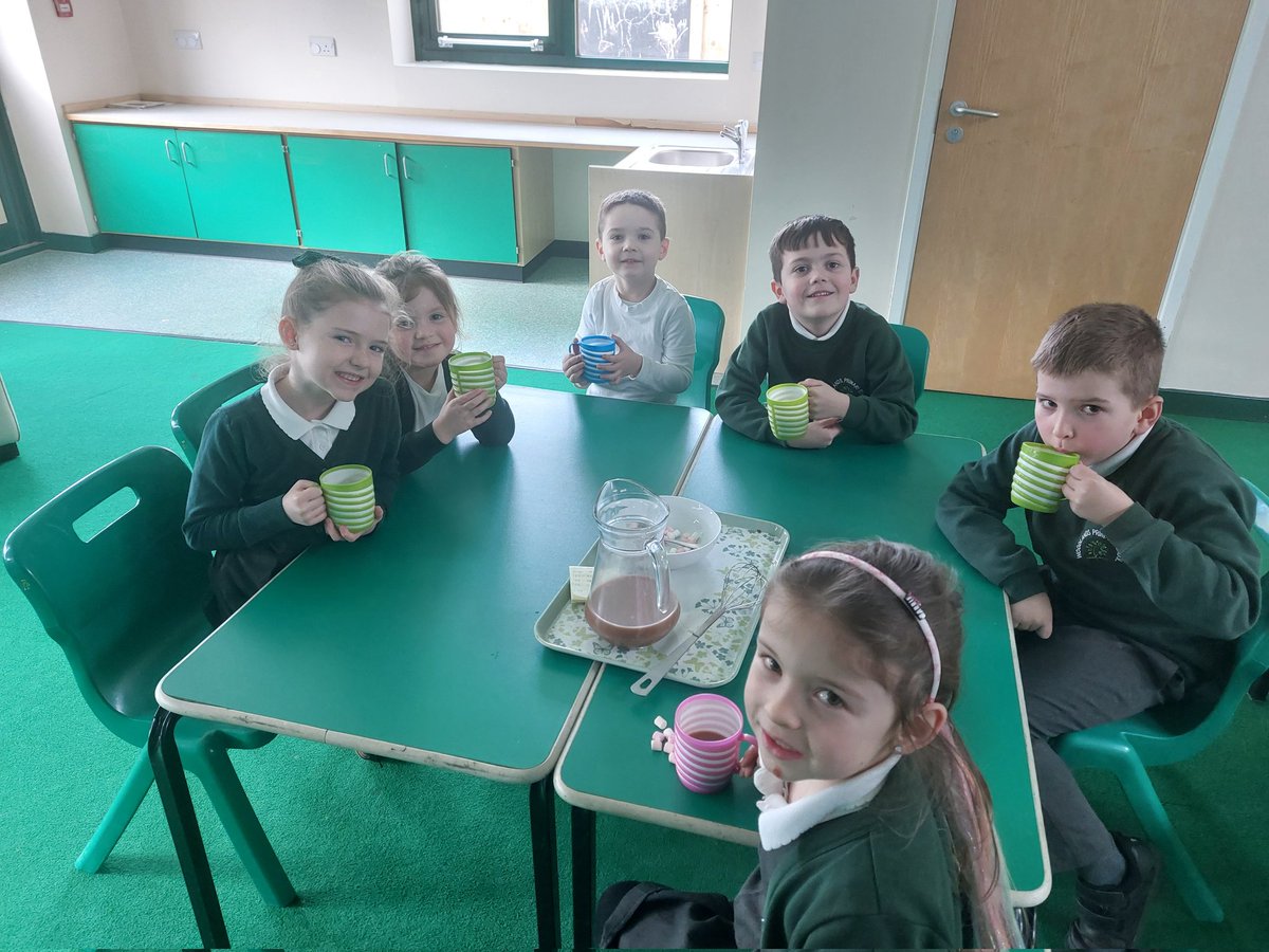 SLiversey's tweet image. Happy #HotChocolateDay with Mrs Liversey 🎉 Well done to these superstars who are always RRS!  @HappyHead74 @WoodlandsOwls @WoodlandsBadger @Woodlands1ES @Woodlands1AA @Woodlands2DR @Woodlands2PB @cc_woodlands