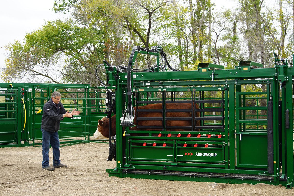 Arrowquip's tweet image. If you haven&apos;t heard, we recently launched an all-new cattle equipment lineup featuring new Arrowlock manual and Powerlock hydraulic chutes and portable cattle handling systems: agdaily.com/livestock/new-…

#newera #arrowlock #powerlock #raisedthebar #agdaily