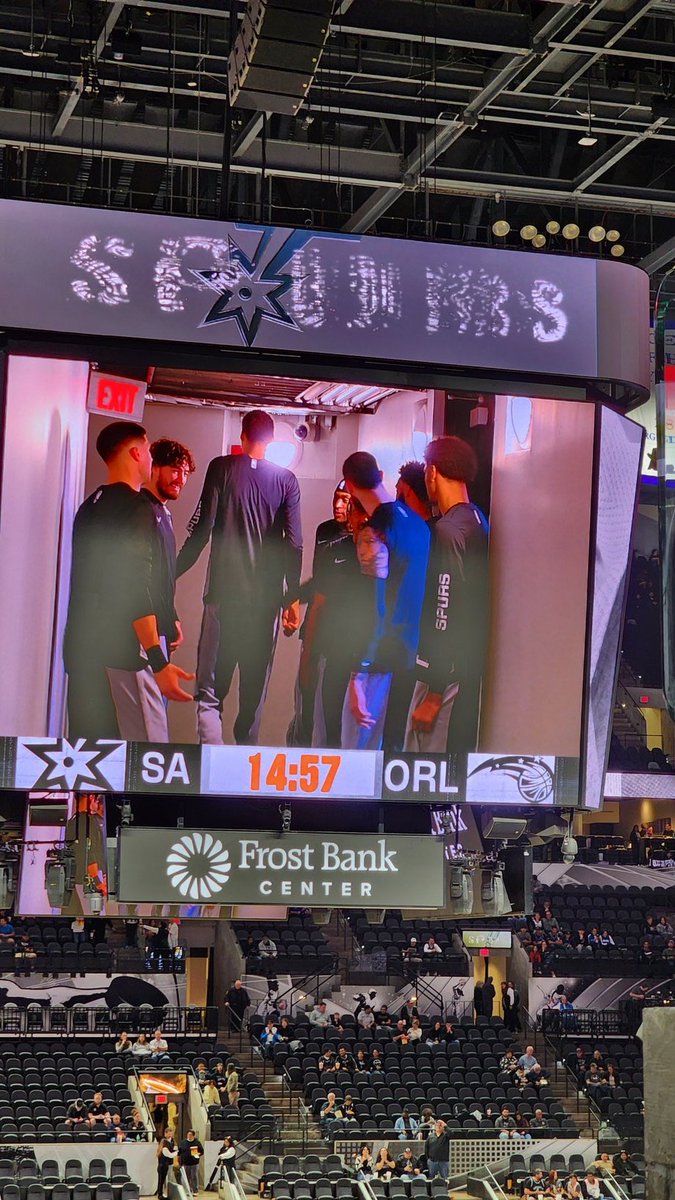 justhandyhelp07's tweet image. We in the building @MikeTaylorShow @RudyJay_star  ##InTheBuilding go spurs go.