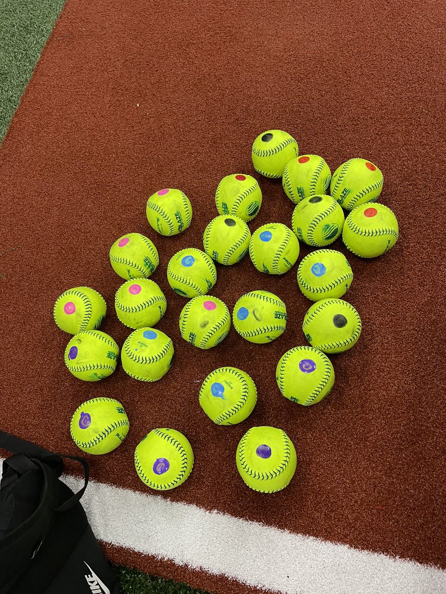 allthings_sball's tweet photo. Pulled out the paint markers today so we could do the color drill! Help your hitters see the pitch out the hand by having them yell out the color on the ball before they swing! 😵💫🤩
#BuildingChampions #AllThingsSoftball https://t.co/g9MKyP0U1L