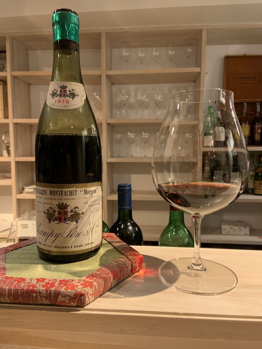 しっかりとした酸味と優しいブリオッシュが素晴らしいヴーヴ🧡
芯となる酸と心地よい苦みが素敵、綺麗なルジェのクレマン🤩
最初は獣も感じるパワフル！からの時間経過でエレガントな枯れ感、余韻の綺麗な酸が素晴らしいワインに変化したシャサーニュ、1er モルジュ😋
定期的に古酒を摂取したい🤣