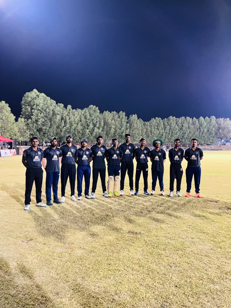 We won the toss & opted to bowl first 🥎 Here’s our playing Xi - NaniTarak(C), Avr, Gopi Varma, Harsha, Kwinsh Patel, Surya Kiran, Neeraj, Santosh, Siddhu, Tarun, Tegada (Sai) #AllHailTheTiger #TFIFansCricketLeague @TFIFansCricket @tarak9999