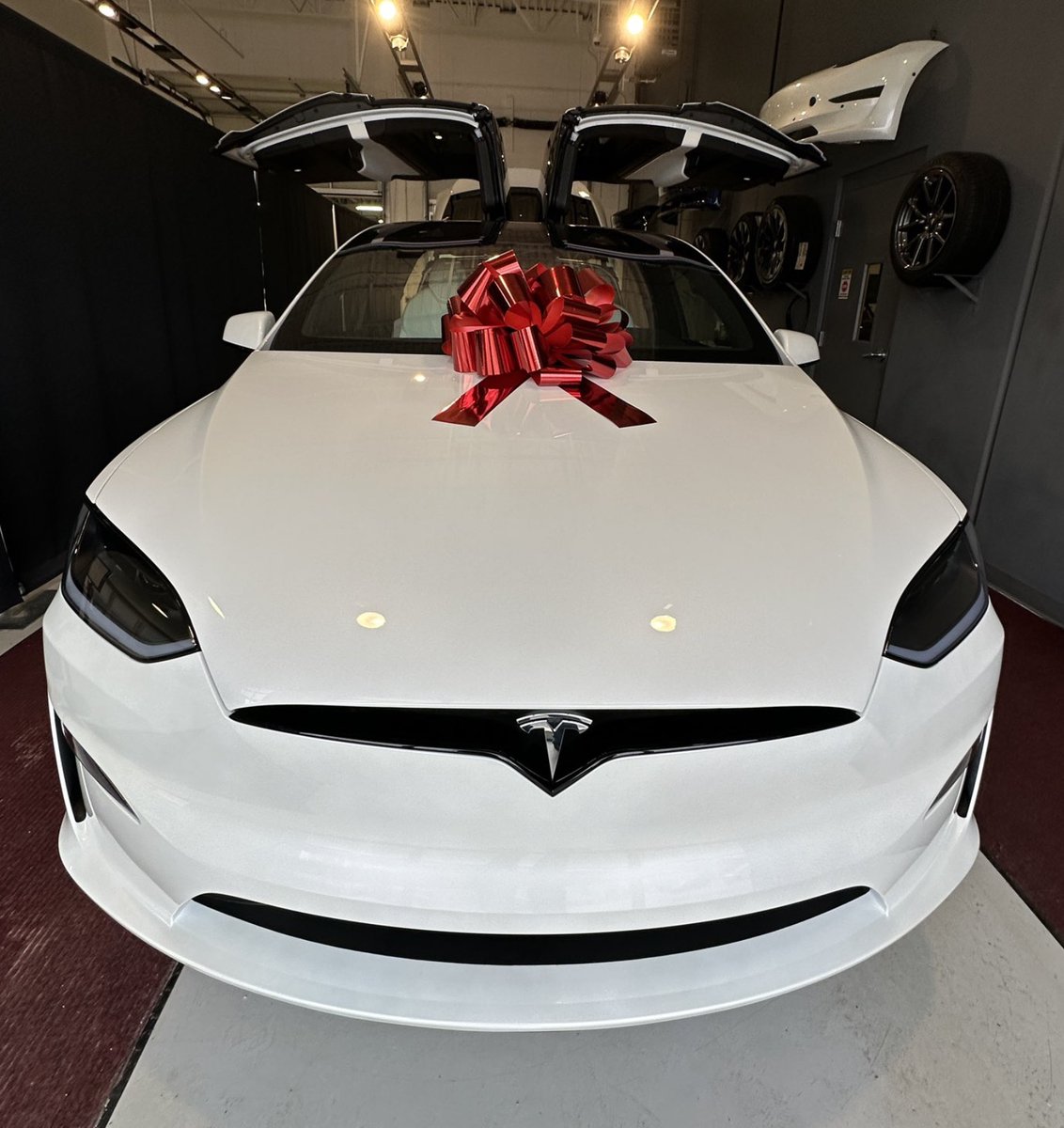 teslacarsonly's tweet image. WHO WANT A TESLA GIFT?