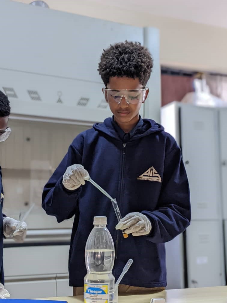 AmEugeneAnangwe's tweet image. AD: 🔬 Explore the world of science at @AcornsRwanda! The fully equipped science labs at the school provide hands-on experiences, fostering creativity and a passion for discovery. For enquiries, call +250783830067 or email admin@aisrwanda.com now 🎨🔬 #AISRwanda #ScienceLab