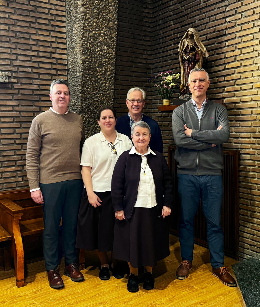 Pedro J Huerta (@pedrojhuerta) on Twitter photo Encuentro “Más Cerca” con Religiosas de la Asunción en su sede de Madrid: Una educación transformadora <a href="/ecatolicas/">Escuelas Católicas</a> <a href="/raes_Asuncion/">Religiosas Asunción</a> #ecMásCerca <a href="/KristauEskola/">Kristau Eskola</a> <a href="/ecatolicmadrid/">Escuelas Católicas Madrid</a> <a href="/EC_Asturias/">EC Asturias</a> <a href="/EC_Andalucia/">EC_Andalucia</a> <a href="/escacyl/">Escuelas Católicas Castilla y León 🧡</a> #ECGalicia Encuentro “Más Cerca” con Religiosas de la Asunción en su sede de Madrid: Una educación transformadora <a href="/ecatolicas/">Escuelas Católicas</a> <a href="/raes_Asuncion/">Religiosas Asunción</a> #ecMásCerca <a href="/KristauEskola/">Kristau Eskola</a> <a href="/ecatolicmadrid/">Escuelas Católicas Madrid</a> <a href="/EC_Asturias/">EC Asturias</a> <a href="/EC_Andalucia/">EC_Andalucia</a> <a href="/escacyl/">Escuelas Católicas Castilla y León 🧡</a> #ECGalicia