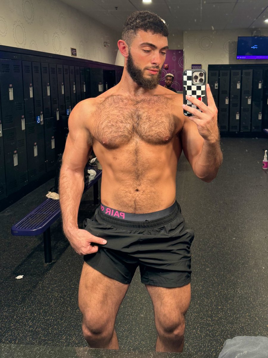 They don’t know I’m carrying a load around😇