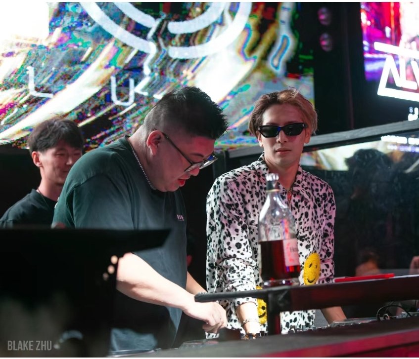 PJackonly's tweet photo. เขาบอกโชคดีมากที่ได้เป็น DJ ให้กับ #JacksonWang​ เพราะ จส ทำให้เขาเติบโตขึ้นอีกขั้น 😍
#JacksonWangWorldTourinSF
#MAGICMANinSF https://t.co/dA6T8rrneQ