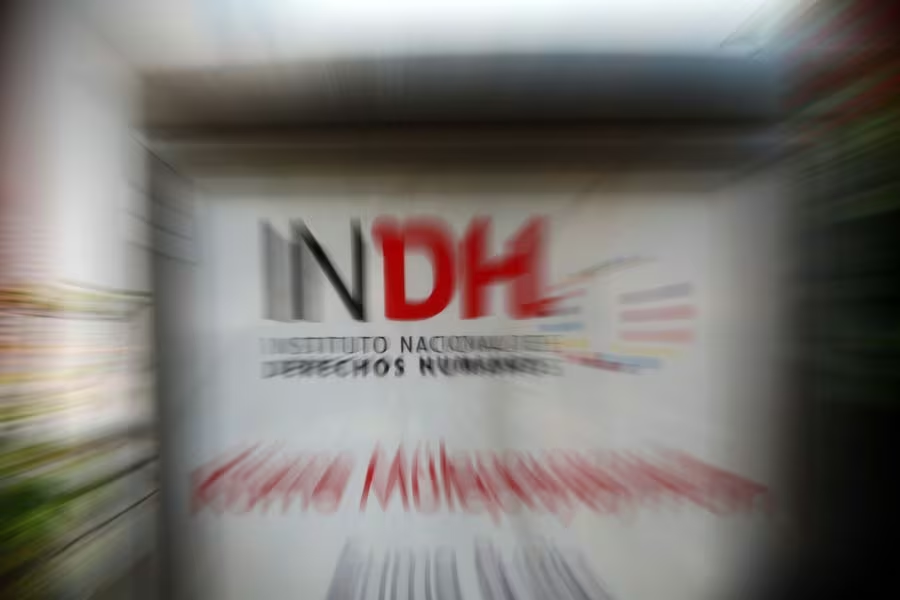 latercera's tweet photo. Directora del INDH por convocatoria del Cosena: “Nos preocupa que por mayor seguridad, haya restricción de libertades” https://t.co/QZidfli18X https://t.co/r8IvL1l9LI
