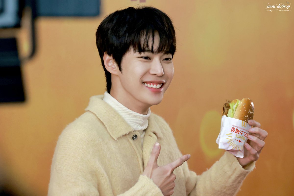 snow_do0rop's tweet photo. #HAPPYDOYOUNGDAY
#28SymphoniesWithDoyoung
#시즈니의_행운_도영아_생일축하해 https://t.co/8DuSNlgDgE