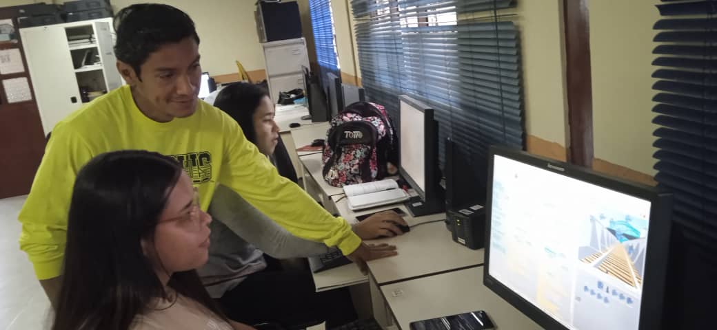 Asesoramiento del T.S.U Mauricio Santiago, a los tutores CBIT para la creación de juegos en Scratch en el CPSET Don Samuel