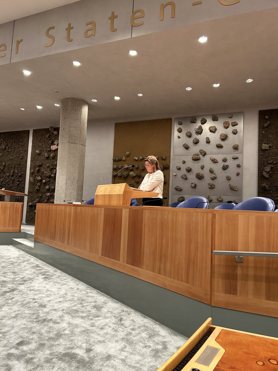 Sommige Kamerleden zeggen: er is niks aan de hand met de natuur.
Goed dat <a href="/MinisterNenS/">Staslvvn</a> de soorten bij naam noemt die zijn verdwenen.
Bijvoorbeeld de Welriekende Nachtorchis 😢