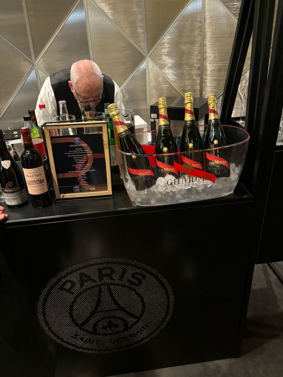 PlugExperience's tweet image. One of our holders had the chance to win a VIP experience at the football game (PSG🆚Brest). ⚽️

 Thank you so much for sharing, tum25. 🤩

We hope you had a wonderful time at the Parc des Princes. 🏟️✨

Join @PlugExperience and live the ultimate experience!