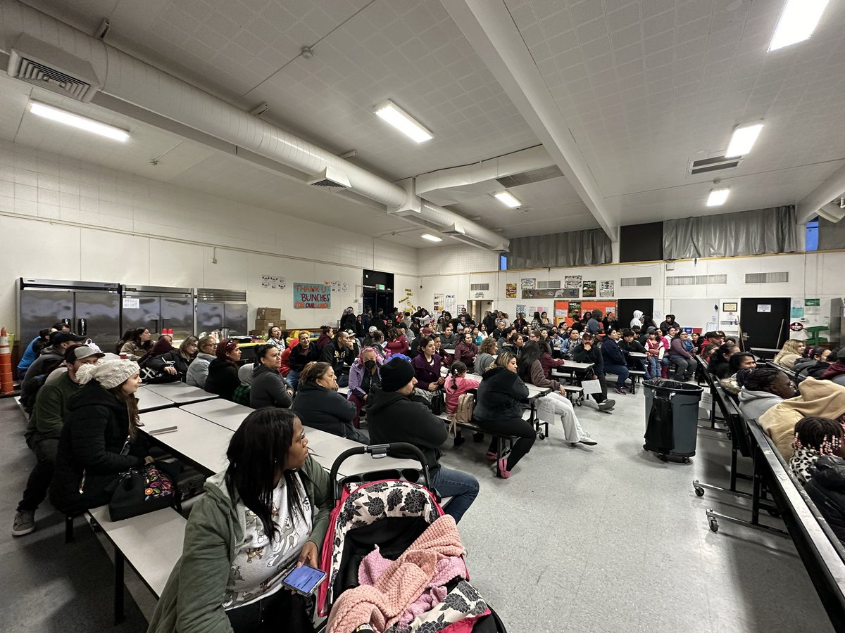 MadisonTRUSD's tweet photo. Great turnout at our Dual language informational meeting @TwinRiversUSD https://t.co/yJc3AtQGyE