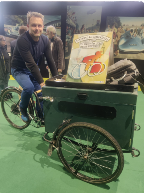 AnnieLichtner's tweet photo. Un sourire à la clé avec la course des triporteurs et mon ami @jepelet Un grand 👋👋👋
Et Hop! pour participer à cette course mythique qui aura lieu en septembre 2024 Place de La Nation à #Paris c'est par ici 👇
https://t.co/vScyI8OK1v
#solidarité #challenge #newsforgood