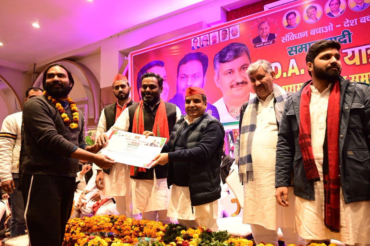 MPDharmendraYdv's tweet photo. संविधान बचाओ - देश बचाओ समाजवादी PDA रथ यात्रा के प्रथम चरण का समापन आज गाज़ियाबाद में। https://t.co/JtOrIVvmhm