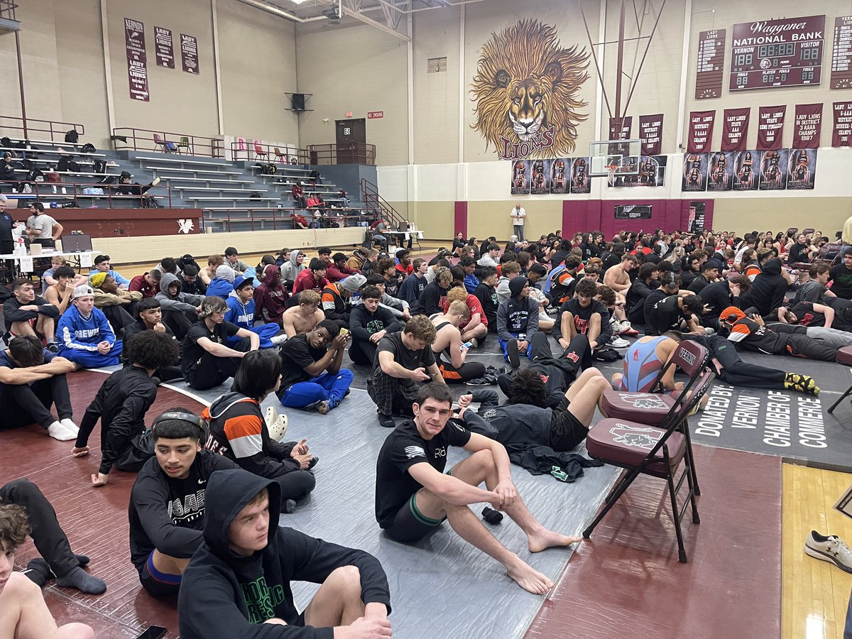 We’re getting our district tournament kicked off today at 11am! Follow along at the links below! Boys: trackwrestling.com/predefinedtour… Girls: trackwrestling.com/predefinedtour…