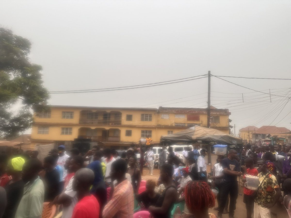 Happening now in the Kissy Community!  We continue with the #CommunityEngagement to #educate our people on the harmful effects of illicit drug use/misuse with community stakeholders. 

Say NO to illicit drug use!

Join us to tackle this problem!

Thank you <a href="/DembyAustin/">Austin Demby</a> <a href="/mohs_sl/">MoH</a>