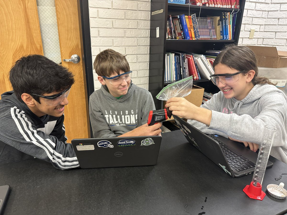 b_pearson's tweet photo. Eighth grade science classes making hand warmers as part of their thermal energy unit. Mrs. Holtgraewe’s classes are competing to see how hot their hand warmers can get! #SMSRocks @SMSstallions @RockwoodSupt https://t.co/tXoPGFVjfr
