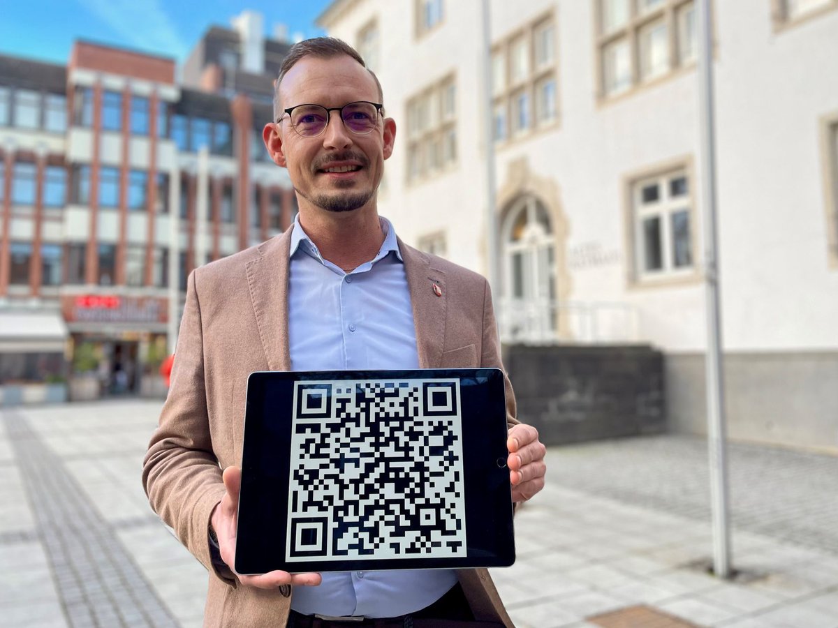 Am 01.02.2024 startet eine Bürgerbefragung über das Internetportal Beteiligung.nrw, die einen niedrigschwelligen Einstieg in das Thema Smart-City bietet. Link und QR-Code führen direkt zur Umfrage: beteiligung.nrw.de/portal/grevenb… 
#smartcity #smartcityGV