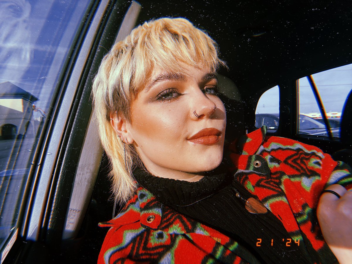 presleyhess's tweet photo. blonde for today!!! https://t.co/VODaAJiSoh