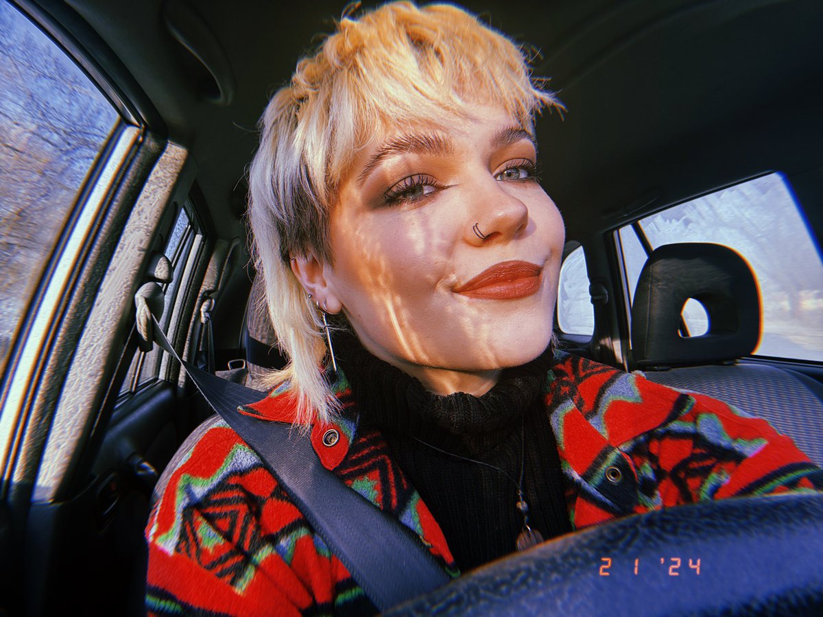 presleyhess's tweet photo. blonde for today!!! https://t.co/VODaAJiSoh