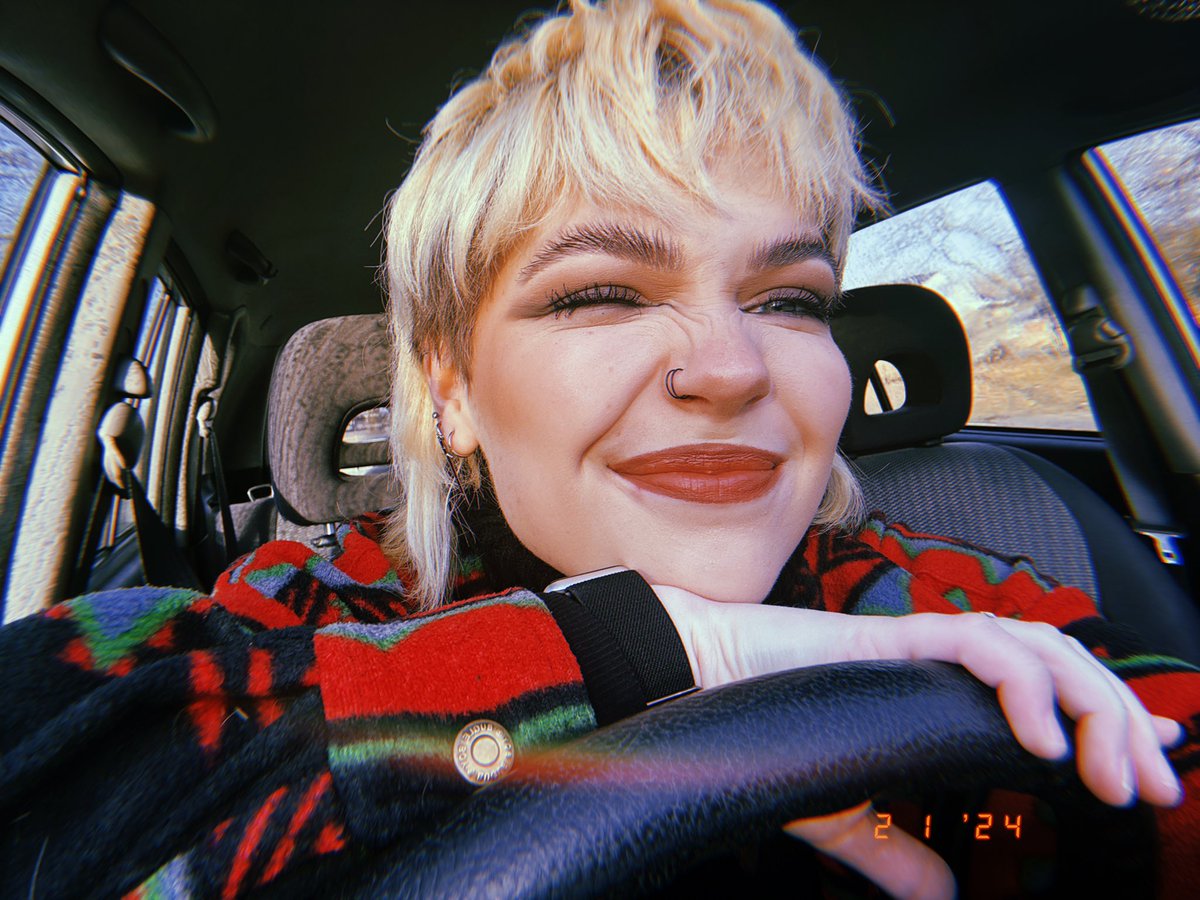 presleyhess's tweet photo. blonde for today!!! https://t.co/VODaAJiSoh