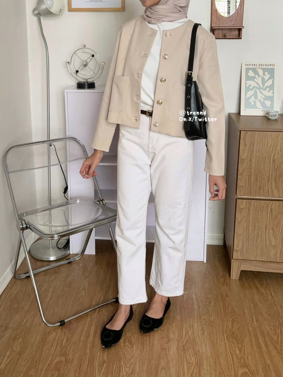 trennd's tweet photo. Blazernyanya bagus banget simpel basic timeless, bahannya/materialnya Semi Wool dan pakai furing dibagian badan, cocok dipakai acara formal atau non formal, Warna Oat Saku Bawah, worth to buy! ✨
📎 https://t.co/GgFXUHf2oh

Inner bahan knit premium super nyaman Warna Putih
📎 https://t.co/dmN9vL9hxX