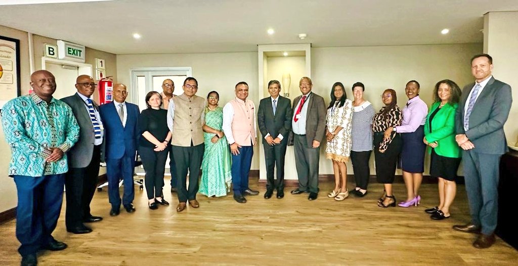 CPVIndia's tweet photo. The inaugural 🇮🇳-🇿🇦 Consular Dialogue held in Pretoria on 31 Jan '24 was co-chaired by @drkjsrini, JS CPV, MEA &amp; M. Matthews, Acting DDG, Immigration Services,DHA.Both sides held discussions on bilateral visa, consular &amp; other matters &amp; agreed to deepen people-to-people linkages. https://t.co/3ZJB1aGcDy