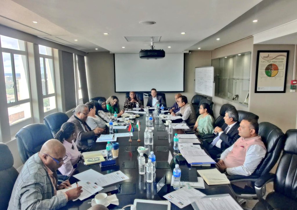 The inaugural 🇮🇳-🇿🇦 Consular Dialogue held in Pretoria on 31 Jan '24 was co-chaired by @drkjsrini, JS CPV, MEA & M. Matthews, Acting DDG, Immigration Services,DHA.Both sides held discussions on bilateral visa, consular & other matters & agreed to deepen people-to-people linkages.