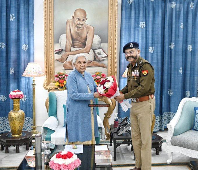 UP's newly appointed DGP Prashant Kumar met Governor Anandi Ben Patel. @anandibenpatel @PrashantK_IPS90 @dgpup
Bureaucrats magazine 