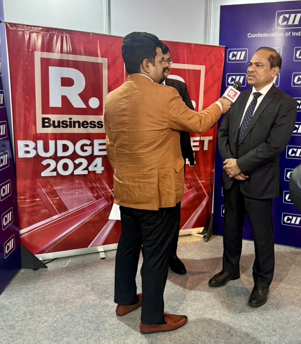 #ViksitBharatBudget guarantees to strengthen the foundation of a developed India. Chairman CBIC Sh. Sanjay Agarwal decoding indirect tax proposals of #Budget2024 in discussions with @RajatMishra9518 of @republic. Also, present Chairman CBDT Sh. Nitin Gupta.