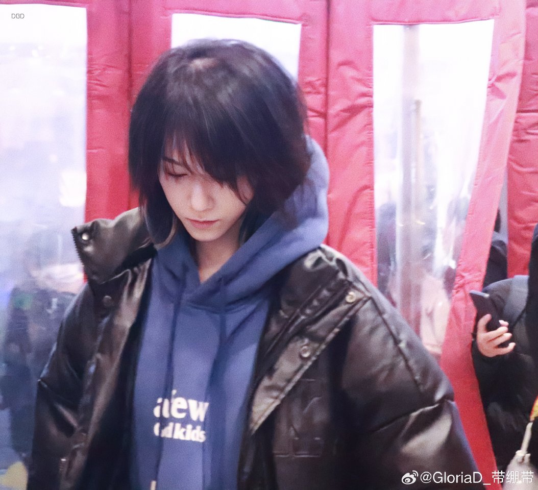 Feiveel13's tweet photo. 24.2.1 Dr. Bloodthirsty Musical
Seems like she give red packets to fans.
#jiangyun https://t.co/OTTt2VuERm
